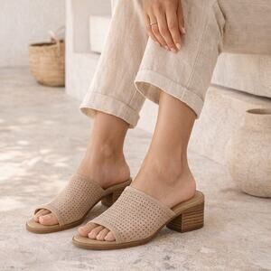 Koolaburra by UGG Raychel Beige Perforated Suede Mule Slides 2” Block Heel Sz 5
